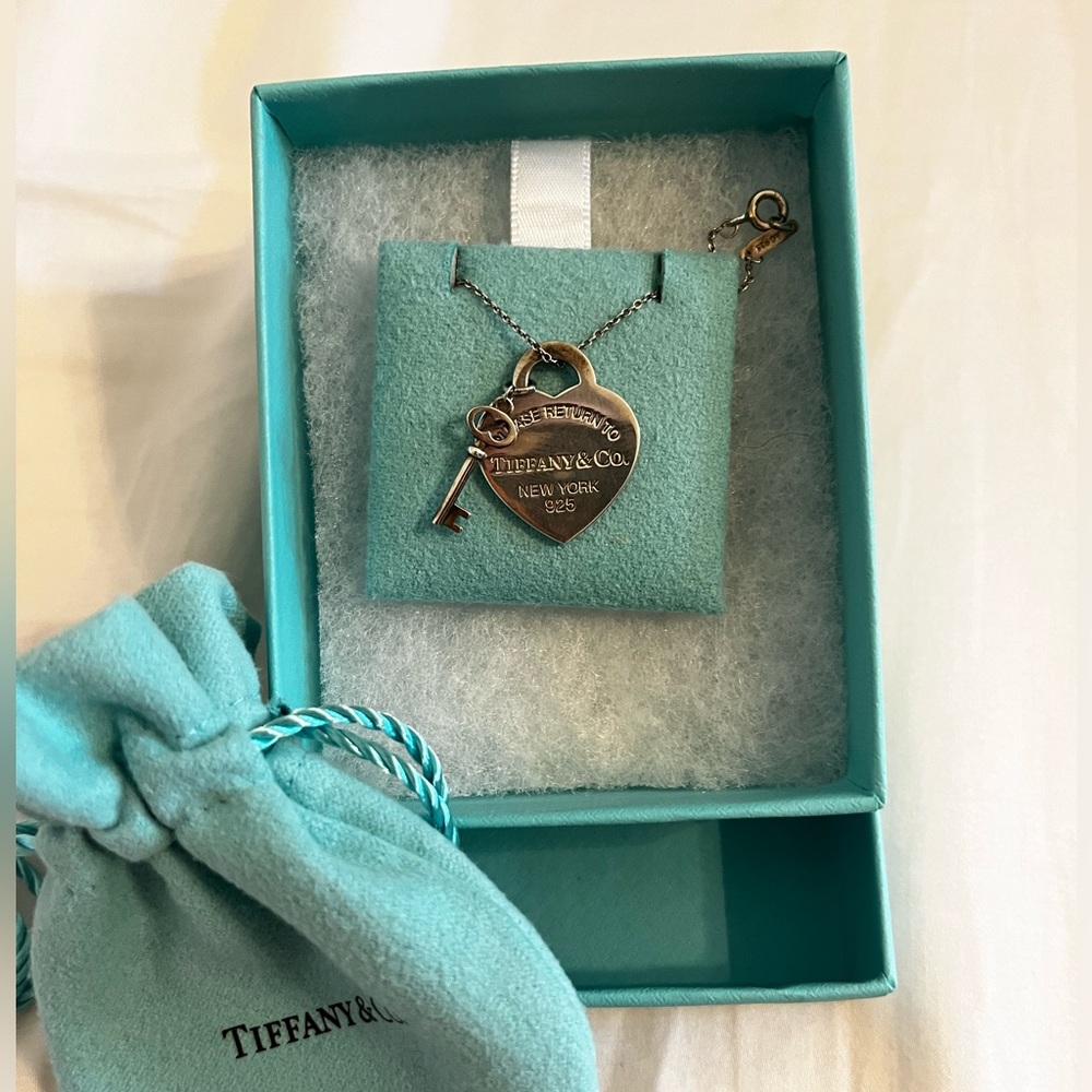 Return to Tiffany and Co. Heart Pendant Necklace